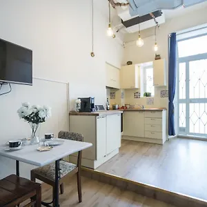 33 By Solutions Apartment